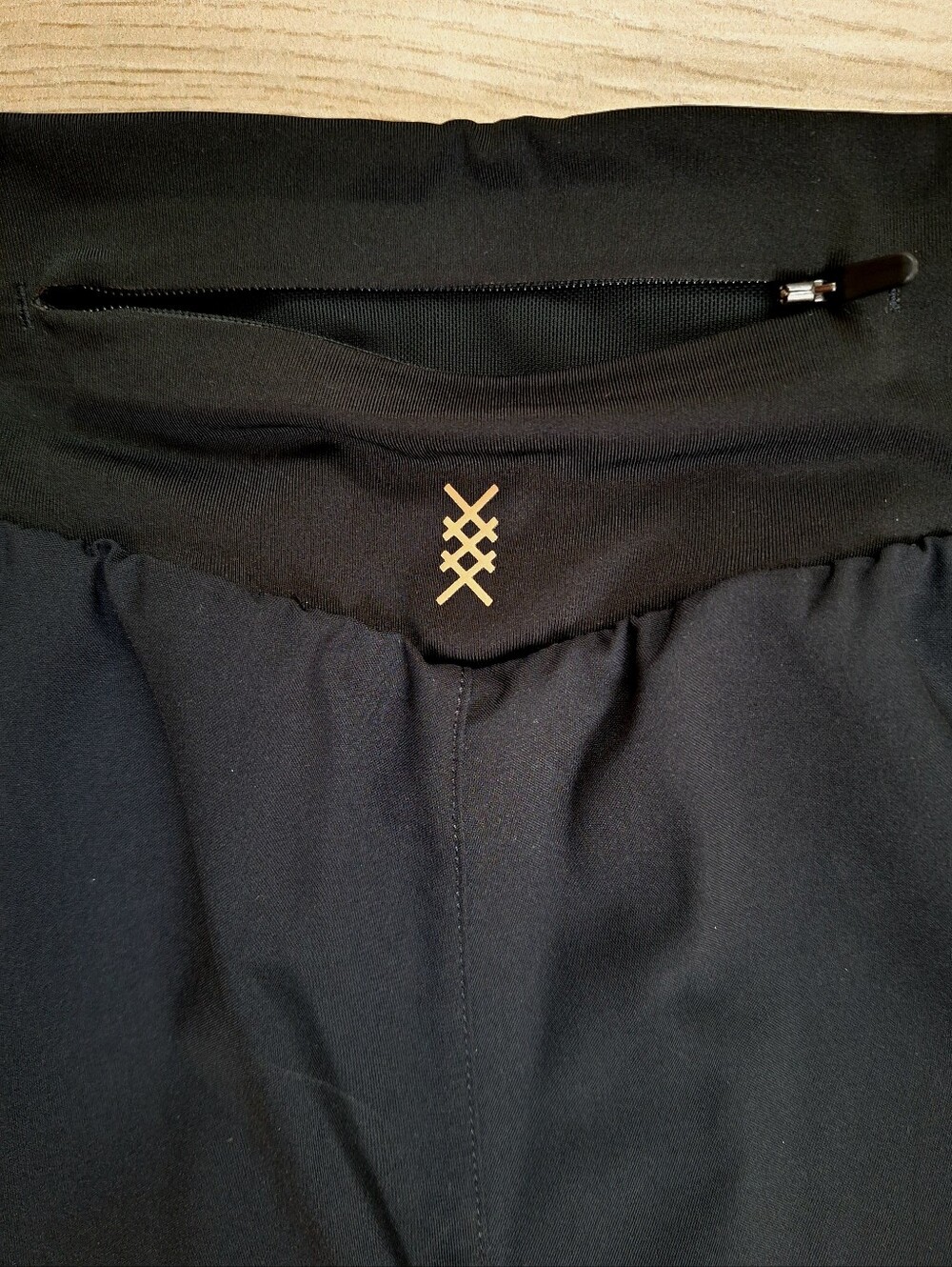RHONE Breakaway Shorts 3" Black Gold Trim Size Large - Picture 12 of 13